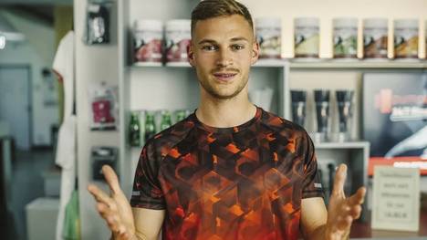 Joshua Kimmich als Fitnesstrainer Kenny