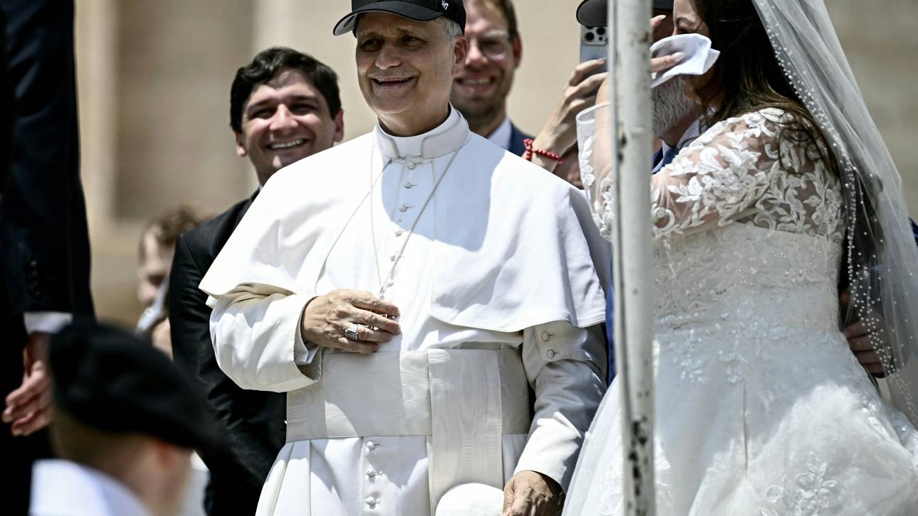 Basecap der White Sox: Papst Leo XIV. bekennt Farbe