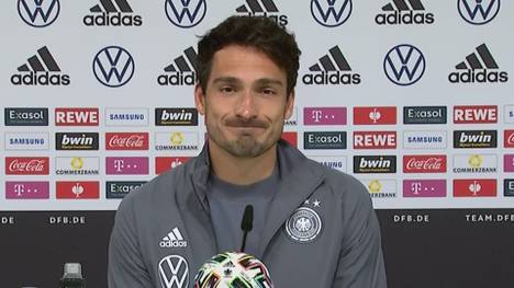 Am Vortag crashte Mats Hummels noch die Pressekonferenz von Thomas Müller. Nun verrät der Verteidiger, was dahinter steckte.