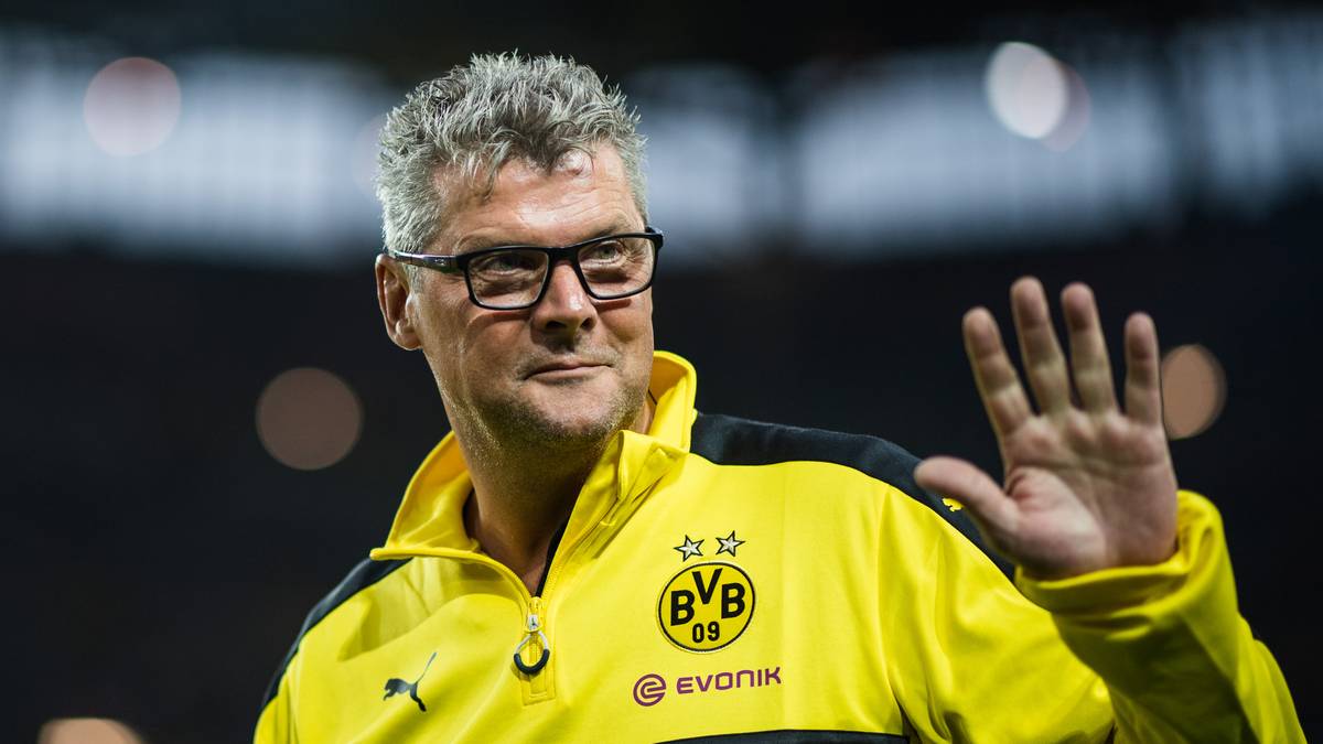 NORBERT DICKEL: Der heutige Stadionsprecher ist eine absolute BVB-Legende. Der ehemalige Mittelstürmer kam im Sommer 1986 vom 1. FC Köln ins Ruhrgebiet und beendete 1990 dort seine Karriere. Satte 50 Treffer erzielte er in 108 Einsätzen für die schwarz-gelben Borussen.