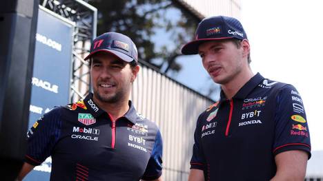 Max Verstappen (rechts) und Sergio Perez sind (noch) Teamkollegen