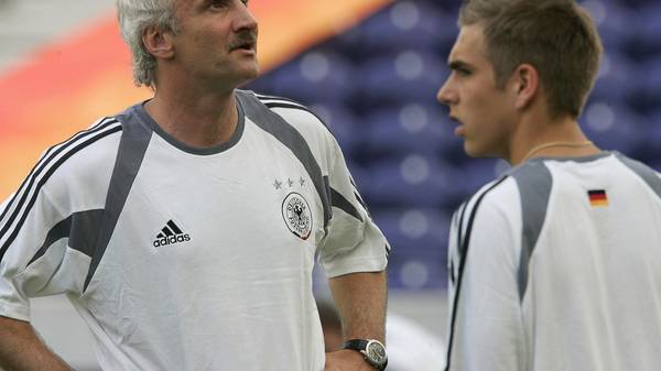 The German head coach Rudi Voeller (L) s