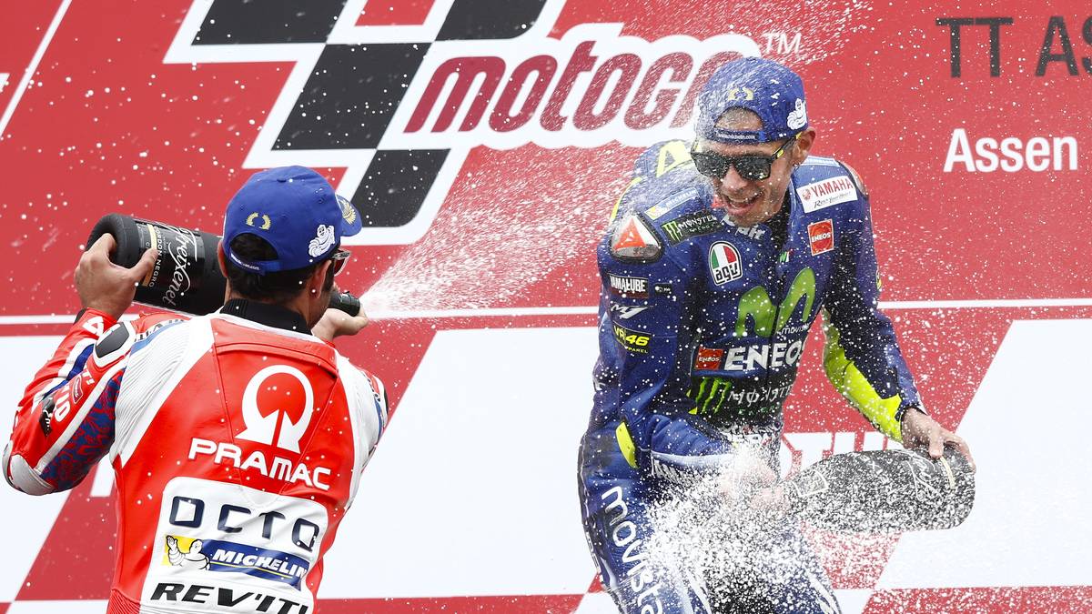 Weitere Bestmarken: Rossi fuhr die meisten WM-Titel und die meisten Siege in der MotoGP ein, die meisten Punkte und Podestplätze. Sein Sieg in Assen 2017 machte ihn auch zum ältesten Grand-Prix-Gewinner der Geschichte