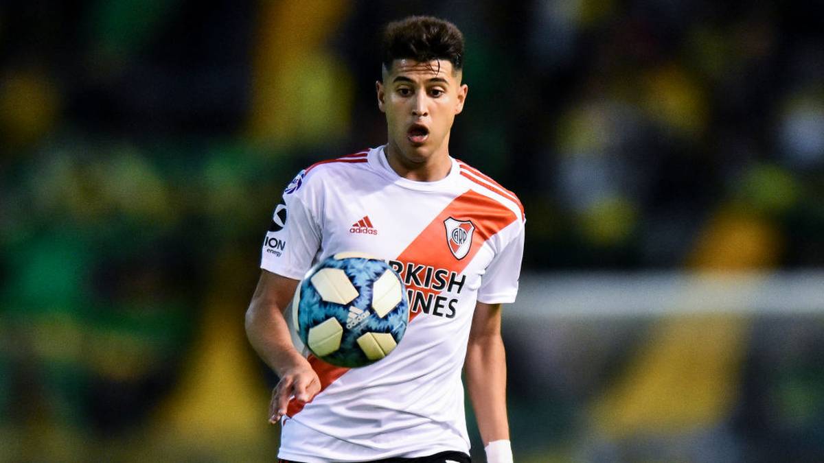 Erst dann kann Palacios das Bayer-Mittelfeld mit Zug zum Tor, seiner starken Technik und Mentalität beleben. Alles Fähigkeiten, die Sportgeschäftsführer Rudi Völler in ihm erkennt. Um die 20 Millionen Euro nahm die Werkself in die Hand, um auch für den möglichen Sommer-Abgang von Kai Havertz gewappnet zu sein