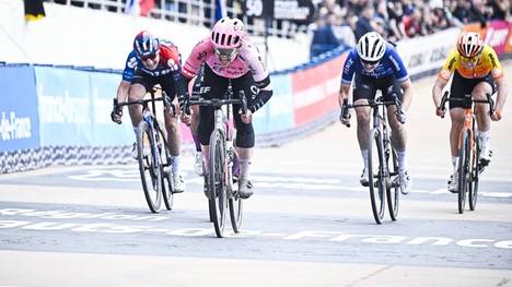 Die Kanadierin Alison Jackson hat das Frauen-Rennen von Paris-Roubaix gewonnen