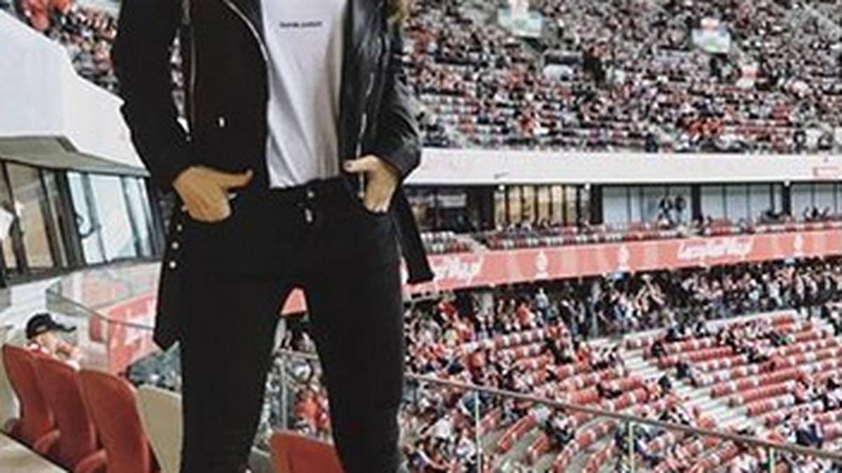 Ihren Mann feuert die leidenschaftliche Sportlerin am liebsten von der Tribüne aus an. Auch da macht sie eine gute Figur