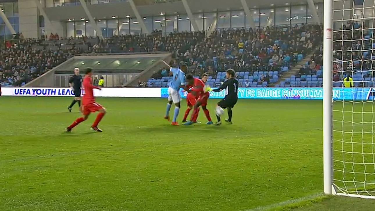 ManCity trotz Torwart-Patzer nur remis