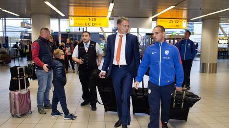 Wesley Sneijder (r.) und Co. sind wieder sicher in Amsterdam gelandet