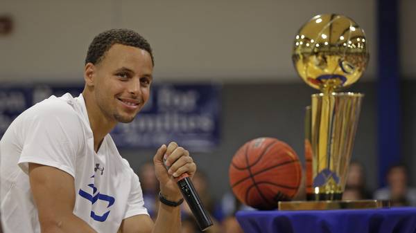 Warriors Trophy Tour: Steph Curry in Charlotte