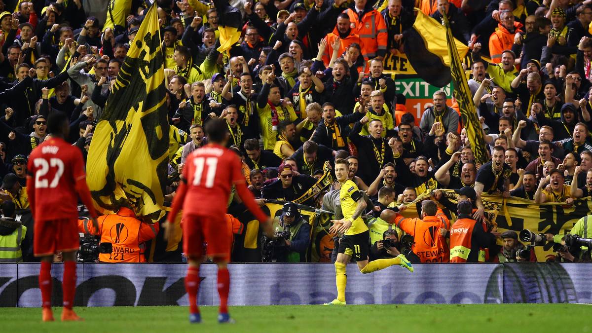 FC Liverpool - Borussia Dortmund (14. April 2016): Klopp tritt im Viertelfinale der Europa League gegen die alte Liebe an - und der BVB führt im Rückspiel an der Anfield Road nach 47 Minuten mit 3:1 (Hinspiel: 1.1). Das Aus von Klopps Reds scheint bereits so gut wie sicher. Doch diesmal ist der BVB der Leidtragende von Klopps "magischen Nächten"