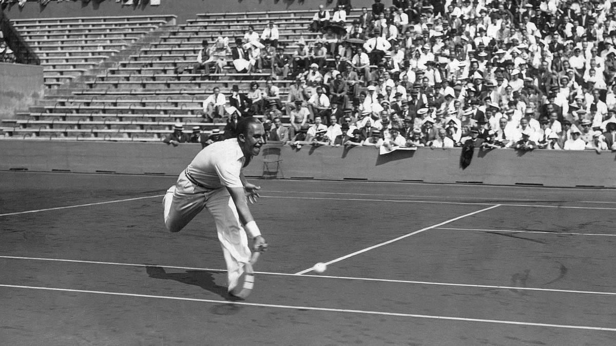 Henner Henkel - French Open 1937: Hieß eigentlich Heinrich Ernst Otto Henkel und war neben von Cramm der erfolgreichste Tennisspieler der 1930-er Jahre und ist bis heute der letzte Deutsche, der in Roland Garros im Herren-Einzel triumphierte. 1943 erlag er den Folgen einer Schussverletzung