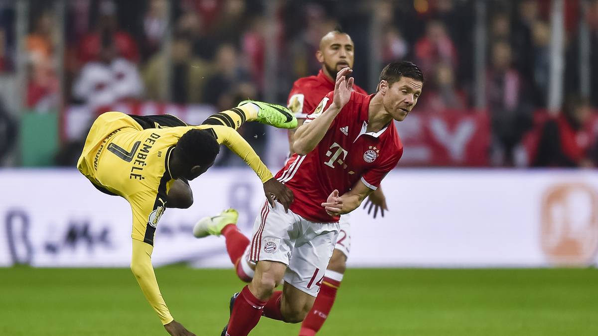 "Luftikus" Ousmane Dembele (l.) im spektakulären Zweikampf mit Xabi Alonso 