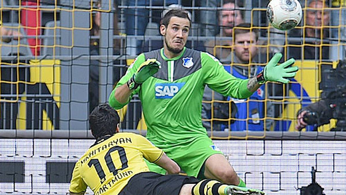 3. Mai 2014: Die bisher letzte Partie am 33. Spieltag der vergangenen Saison endet 3:2 für den BVB. Die Bilanz zwischen beiden Teams ist aber ausgeglichen: Von zwölf spielen können beide jeweils vier gewinnen, selbst die Tordifferenz ist ausgeglichen: Beide trafen 17 Mal beim anderen ins Tor. Die Rivalität spiegelt sich aber nicht zuletzt abseits des Platzes wider