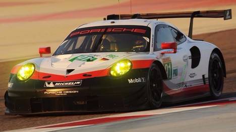 Das nervt: Der Porsche 911 RSR zickt in Bahrain und ist nicht schnell