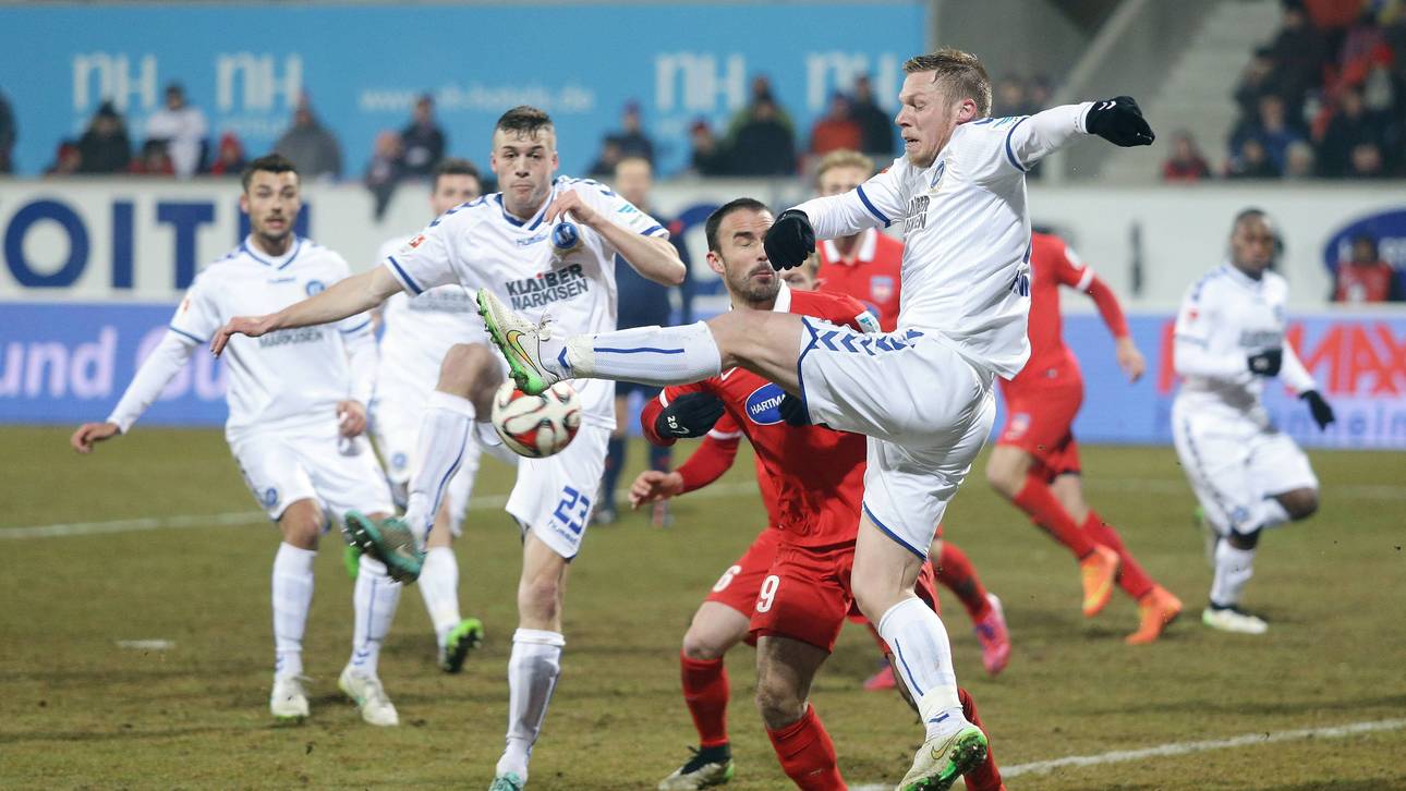 Hennings schießt KSC auf Platz zwei