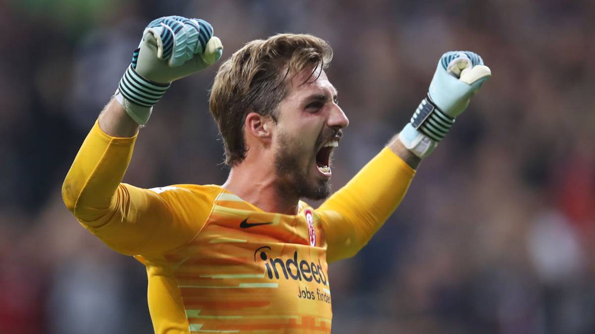 Da der Arsenal-Keeper in wichtigen Spielen ab und an für einen Patzer gut ist, geht der Punkt an den sicheren Rückhalt der Frankfurter. Nicht umsonst ist Trapp bei Löw auch die Nummer 3 und nicht Leno. ZWISCHENSTAND - 1:0 für die Eintracht