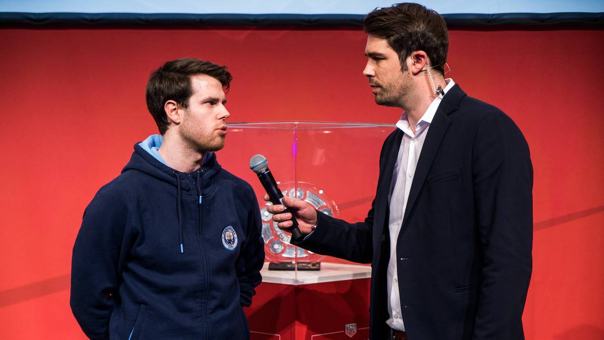 Jahic hatte sogar seinen Coach mit dabei: PS4-Weltmeister Kai "deto" Wollin von Manchester City