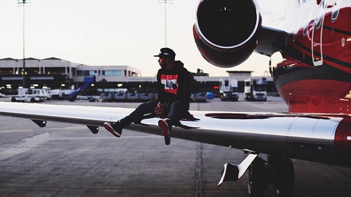 Wenn es aber einmal weitere Strecken zu überwinden gilt, nimmt Hamilton dann doch lieber seinen Privatjet