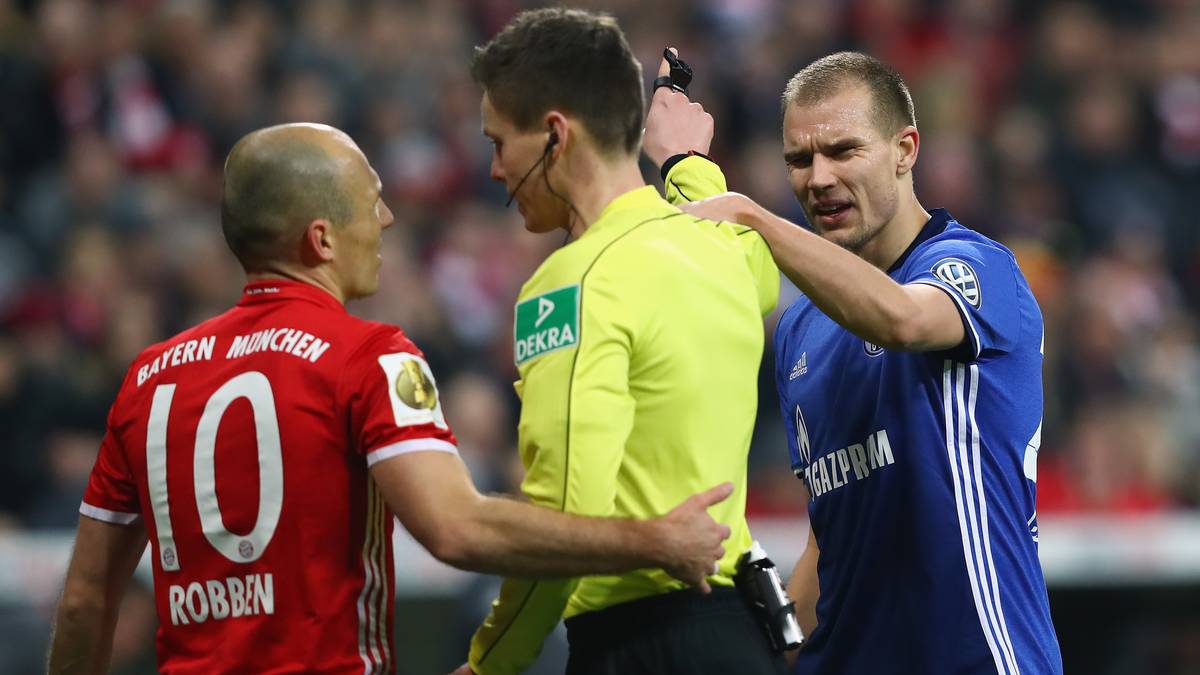 HOLGER BADSTUBER (am 10.1. 2017): Weil es der Verteidiger nach seinen zahlreichen Verletzungen nicht mehr zum Stammspieler bei den Bayern schafft, versucht Badstuber sein Glück auf Schalke. Auch dort kommt er nicht wie erhofft zum Einsatz und bleibt nur eine Halbserie. Heute spielt er in Stuttgart