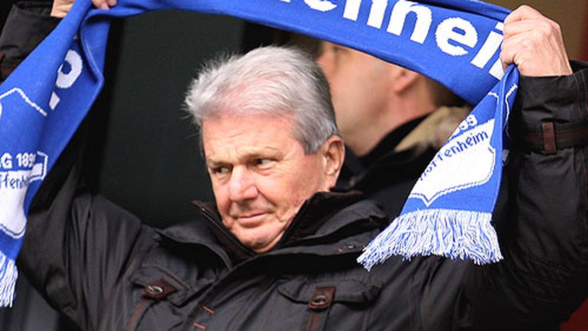 14. Dezember 2013: Vor dem Duell kurz vor Weihnachten richtet Mäzen Dietmar Hopp im Hoffenheimer Stadionheft einige Worte an die BVB-Fans, die den Milliardär einmal mehr als "Sohn einer Hure" beschimpft hatten. Seit dem Aufstieg 2009 wird Hopp immer wieder angefeindet