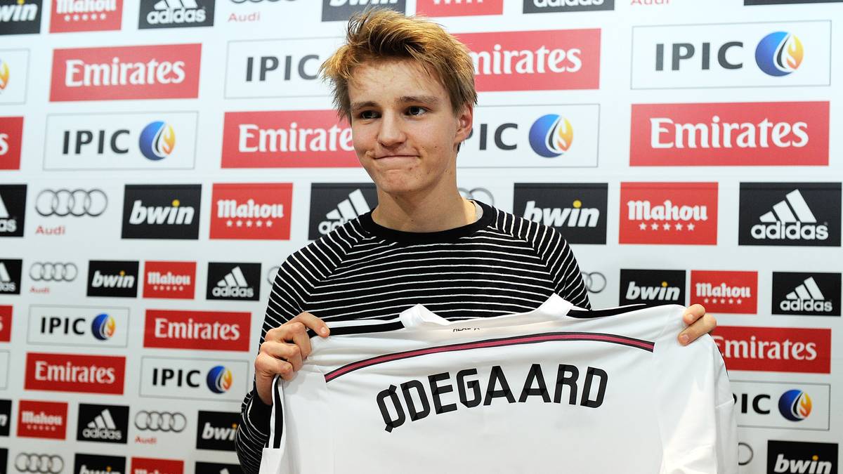 Europas Topklubs rissen sich um Odegaard, unter anderem auch der FC Bayern. Real Madrid stach den deutschen Rekordmeister aus und verpflichtete ihn Anfang 2015. Durchsetzen konnte er sich zunächst nicht, wurde erst nach Heerenveen, dann an Vitesse Arnheim ausgeliehen
