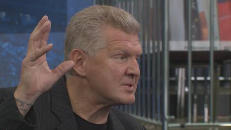 SPORT1 Experte Stefan Effenberg kritisiert im CHECK24 Doppelpass den Fokus auf das Finanzielle im Fußball. Der Ex-Profi hofft, dass die Corona-Krise zu einem Umdenken führt.