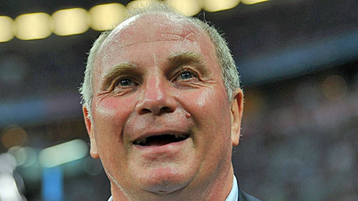 Für Hoeneß hat die Tabellensituation der Bayern direkte Auswirkungen auf seine Gesundheit: "Wenn du immer Zweiter, Dritter, Vierter mit zehn Punkten Abstand bist, macht dich das krank, und da hast du keine schönen Wochenenden. Jetzt mit so einem schönen Weihnachtsergebnis, gewinnt man für zwei Monate Lebensqualität", sagt Hoeneß 2011