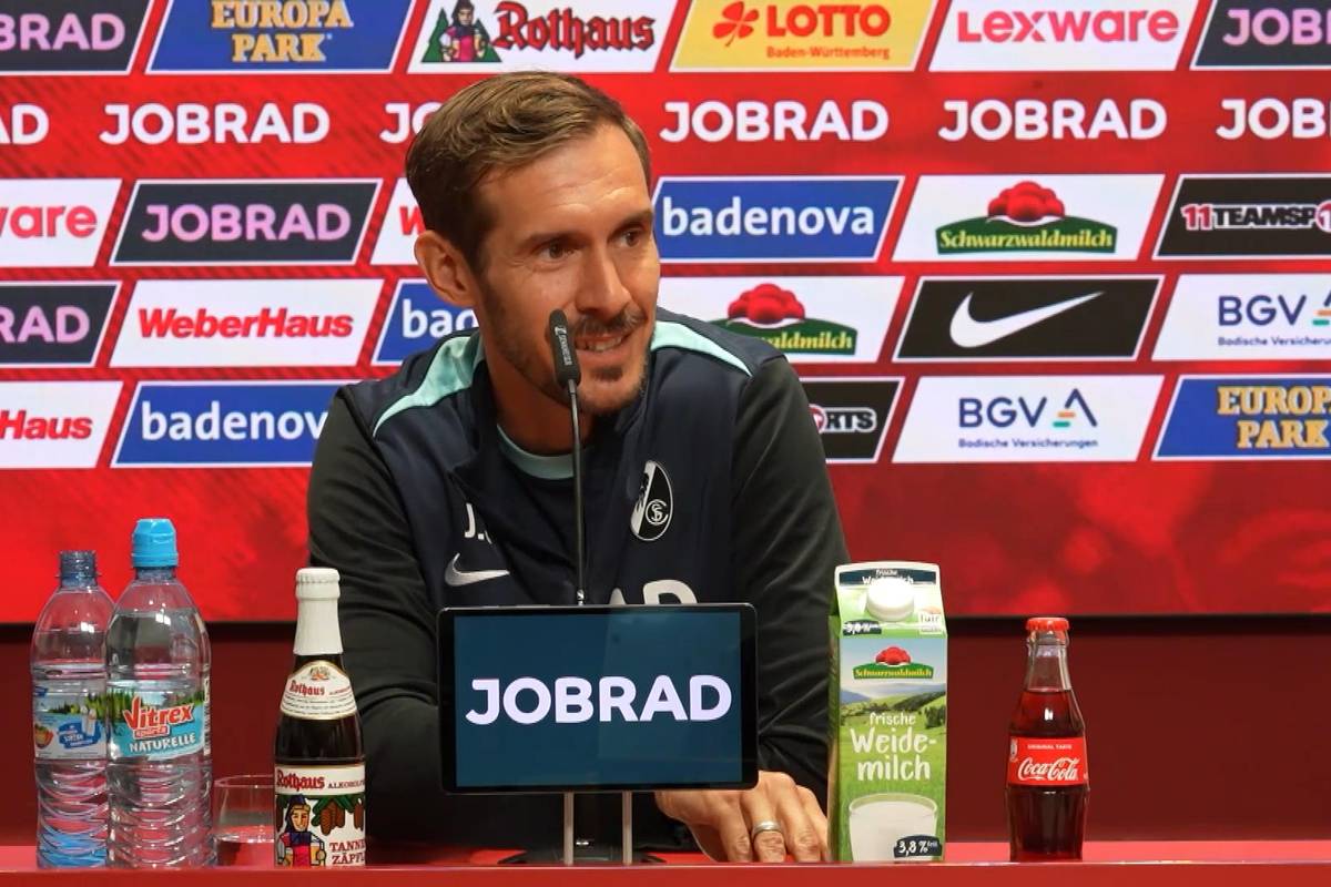 Eintracht Frankfurt hat den Druck vor dem 34. Spieltag in der Bundesliga dem SC Freiburg zugeschoben. SC-Coach Schuster reagiert auf die Psycho-Spielchen des Gegners.