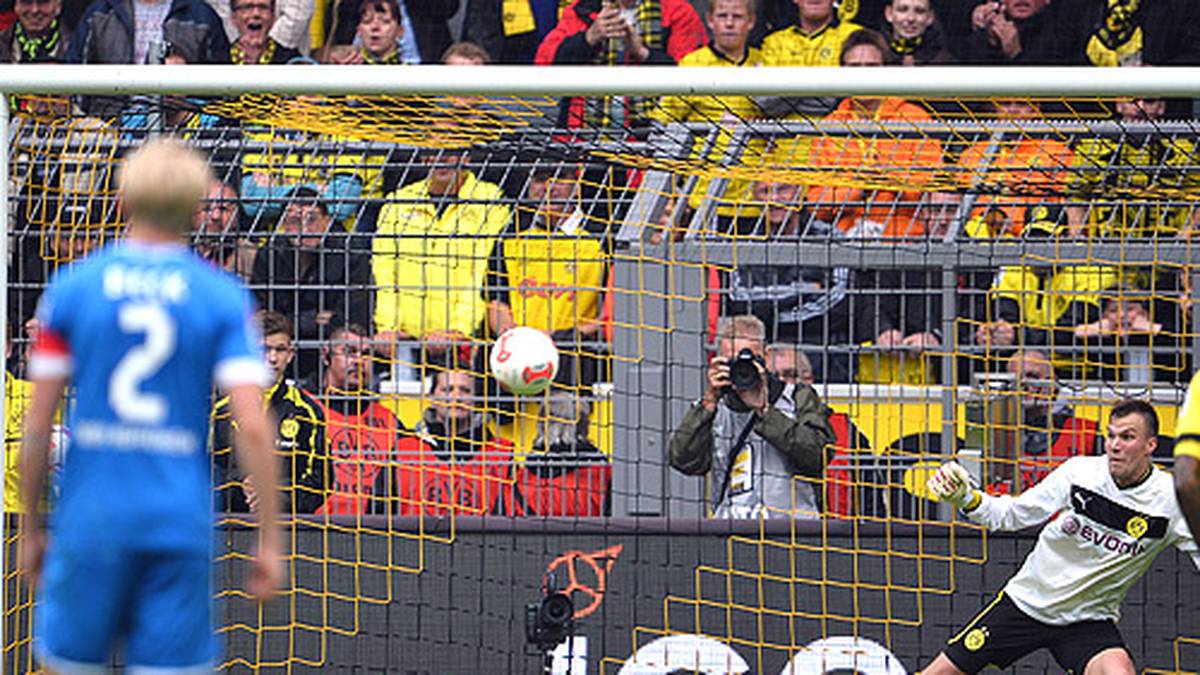 18. Mai 2013: Die Hoffenheimer gelten schon als sicherer Absteiger. Am 34. Spieltag benötigt 1899 einen Sieg beim Champions-League-Finalisten. Nach einem frühen Rückstand dreht Sejad Salihovic die Partie mit zwei Elfmetern in der Schlussphase. Kevin Großkreutz steht im Tor, nachdem Weidenfeller die Rote Karte gesehen hat. Dazu pfeift Schiedsrichter Drees den möglichen Dortmunder Ausgleich in der Nachspielzeit zurecht zurück, nachdem er zuvor auf Tor entschieden hat. Hoffenheim springt auf Platz 16 und hält schließlich die Klasse in der Relegation