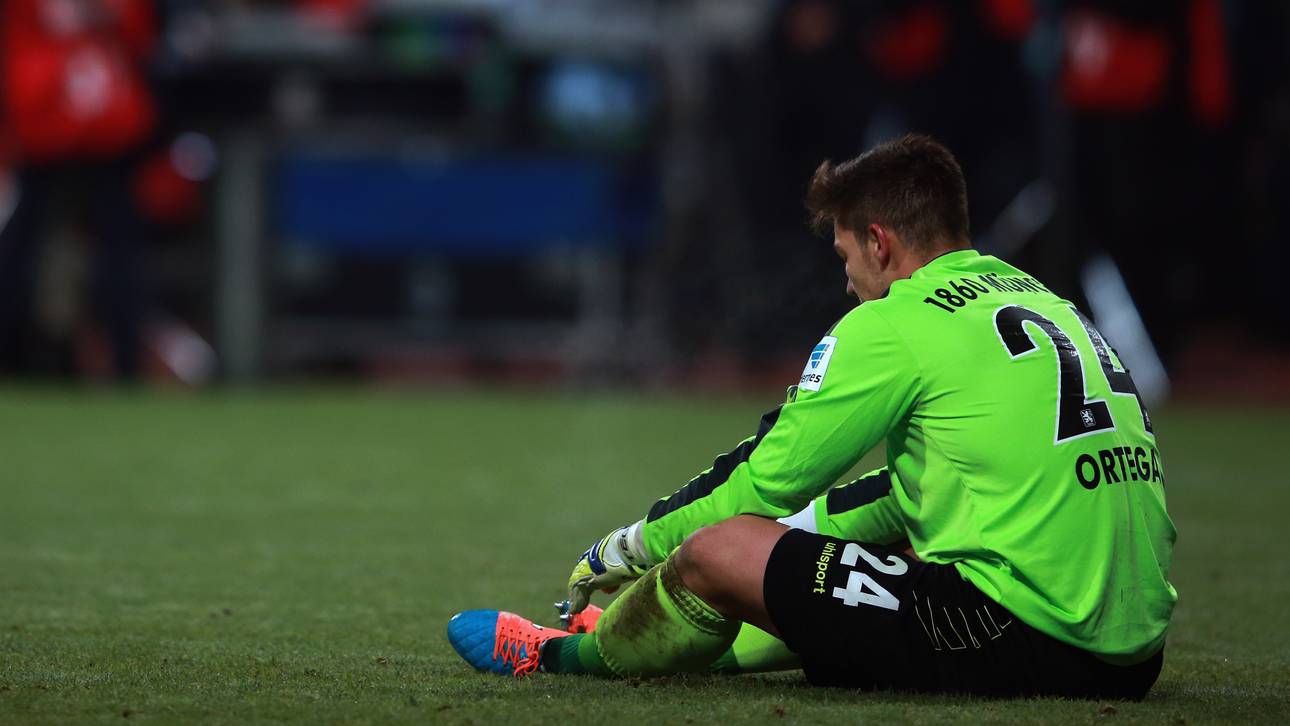 Stefan Ortega-TSV 1860 München-am Boden