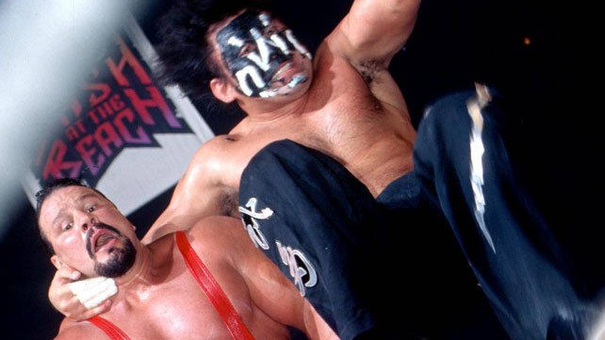 Der Great Muta bekämpfte bei WCW Bash at the Beach 1997 Scott Steiner