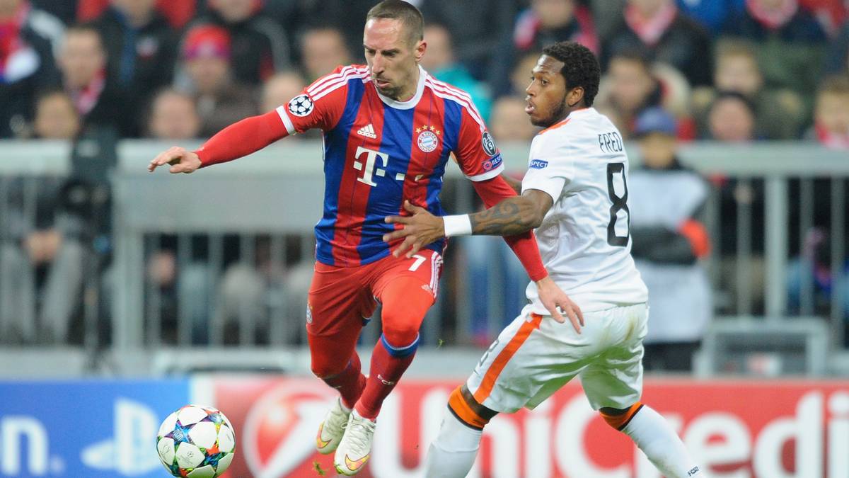 FRANCK RIBERY: Pep Guardiola fordert vom Franzosen, seine Emotionen besser in den Griff zu bekommen. Ribery gehorcht. Nach Douglas Costas Tätlichkeit bleibt er cool. In der zweiten Halbzeit zeigt Ribery seine Extraklasse. Ein Tor erzielt er selber, Müllers zweiten Treffer bereitet er glänzend vor. Erst eine Fußverletzung bremst Ribery aus. SPORT1-Note: 2