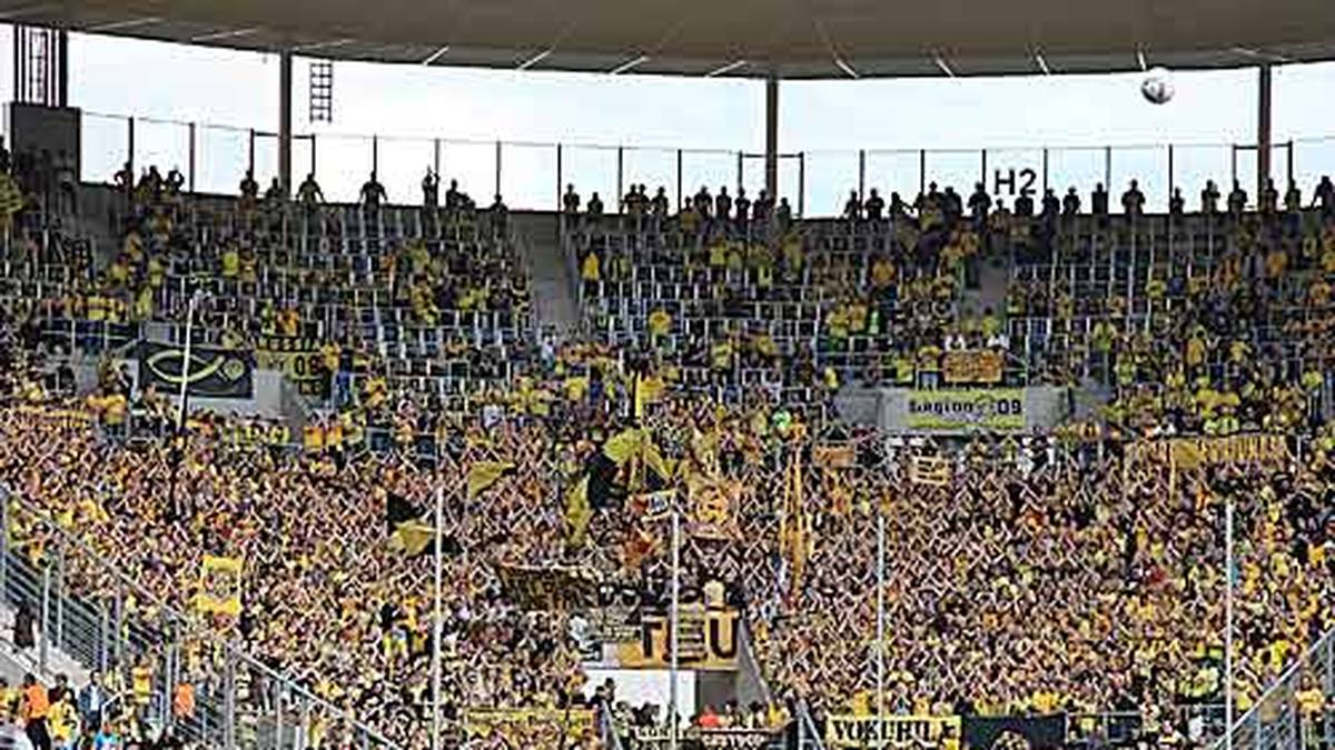 13. August 2011: "Soundgate" ist das Stichwort am zweiten Spieltag der Saison 2011/2012. Der 1:0-Sieg der TSG gegen den Deutschen Meister ist nebensächlich. Die Beschallung der BVB-Fans im Auswärtsblock mit einem schrillen Hochfrequenzton sorgt für Ärger. Ein Hoffenheimer Mitarbeiter gibt die Aktion später zu. Er wollte die Schmähgesänge gegen Hopp übertönen