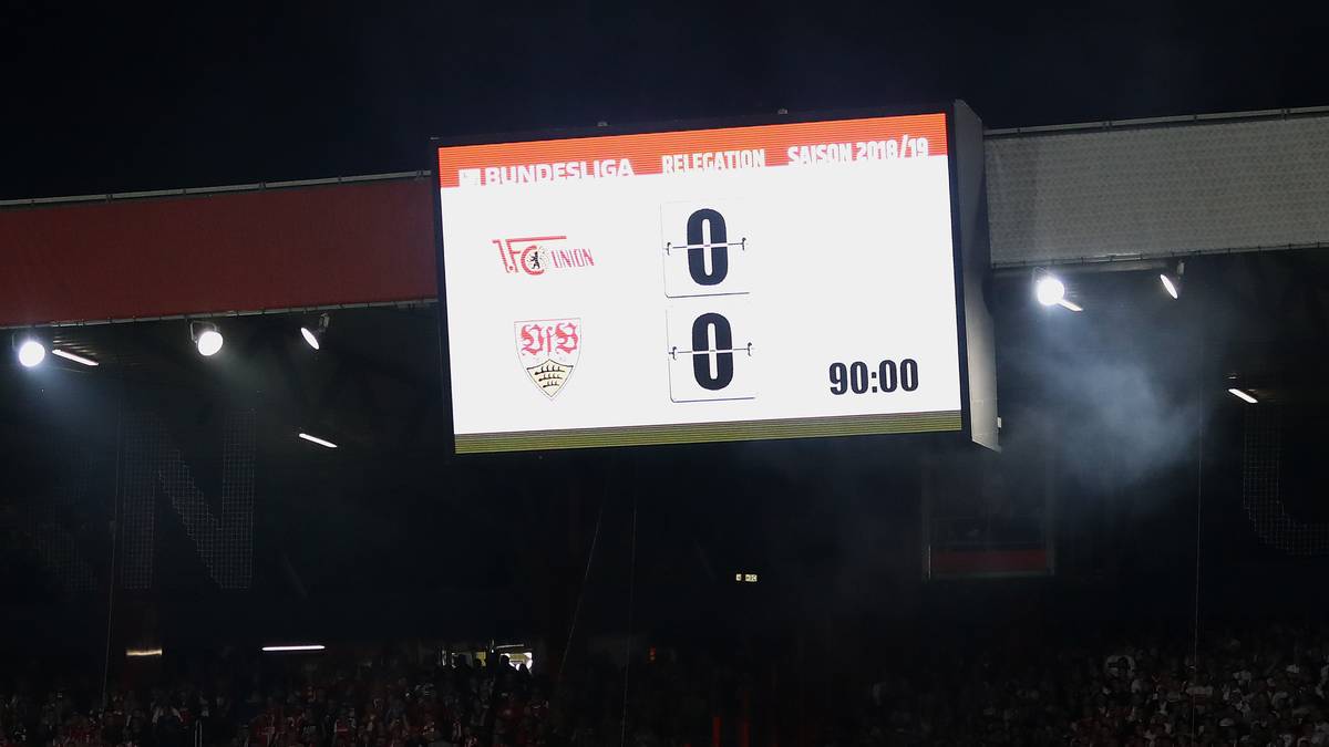 Das wertvollste 0:0 der Vereinsgeschichte: Union Berlin feiert den ersten Bundesliga-Aufstieg in der Historie der Köpenicker und schickt den VfB Stuttgart in die zweite Liga. Wie groß die Sehnsucht war, zeigt der Platzsturm und die Mega-Party nach Abpfiff. SPORT1 hat die besten Eindrücke gesammelt