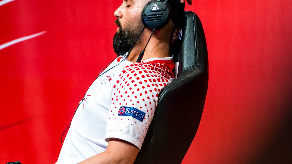 Dass Cihan Yasarlar einer der emotionalsten FIFA-Spieler ist, war deutlich zu spüren. Gerade im Viertelfinale gegen Wolfsburgs TimoX kämpfte er sich zurück und kam am Ende nach 4:3 und 2:2 weiter