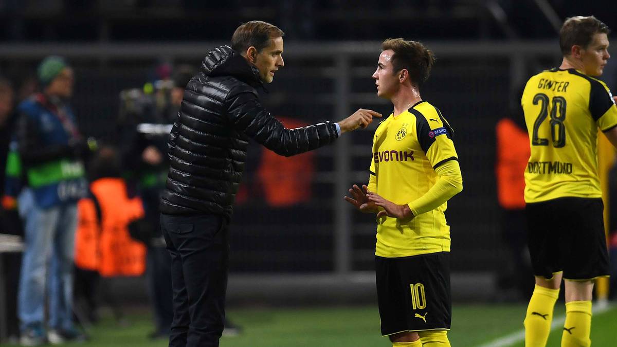 Unter Trainer Thomas Tuchel kann sich der Mittelfeldspieler keinen Stammplatz erkämpfen. Seine Bilanz bis zum März 2017: Zwei Tore und zwei Vorlagen in allen Wettbewerben. Auch kleinere Verletzungen werfen Götze immer wieder zurück