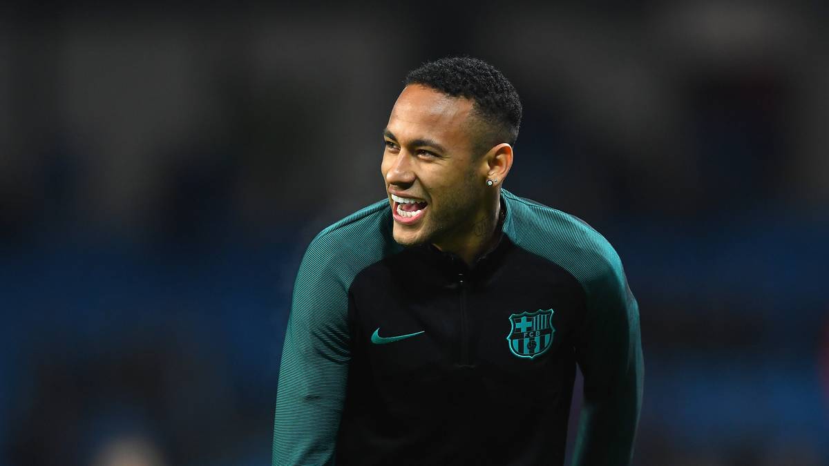 PLATZ 3: Neymar Jr., FC Barcelona, 32,3 Mio. Euro (inkl. Boni): Rechnet man alle Boni mit ein, die Neymar bei Barca so verdient, kommt die spanische "AS" auf eine Gesamtsumme, die über der von CR7 liegt. Neymars Teamkollege Luis Suarez wird wohl bald nachziehen und fordert 16 Mio. Euro Nettogehalt für eine Verlängerung