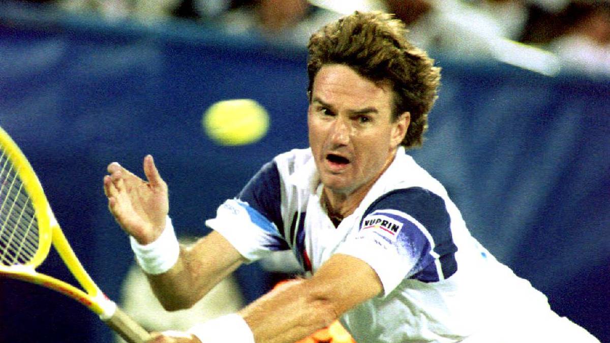 Mit 39 Jahren schafft er 1991 sogar den Einzug ins Halbfinale der US Open, scheitert dort aber an Landsmann Jim Courier 