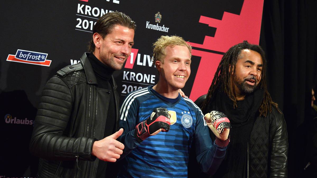 Ebenfalls nicht mehr beim BVB zwischen den Pfosten: ROMAN WEIDENFELLER (l.). Die Vereinslegende beendete nach der vergangenen Saison die aktive Karriere. Aktuell ist der 38-Jährige als TV-Experte tätig