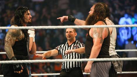 WWE-Stars wie Roman Reigns (l.) schlagen in Deutschland auf
