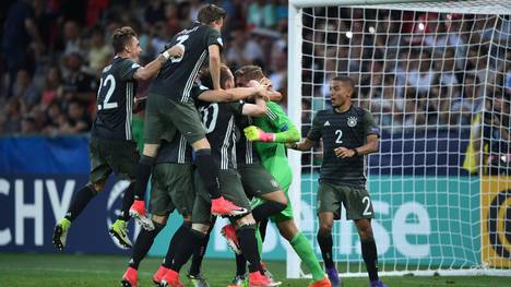 Die deutsche Mannschaft feiert den Einzug ins EM-Finale