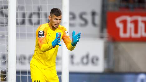 Fabijan Buntic vom FC Ingolstadt steht gegen Würzburger Kickers im Tor