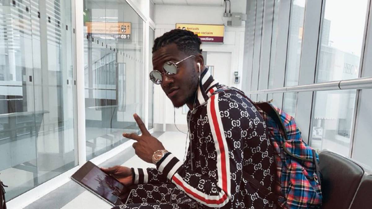 Denn auf Twitter drehte der Stürmer jetzt den Swag auf: im gewöhnungsbedürftigen Sweatanzug der italienischen Edelmarke Gucci und schrieb zum Bild "Gucci Gang" - der Verdienst scheint also in Dortmund ganz gut zu sein