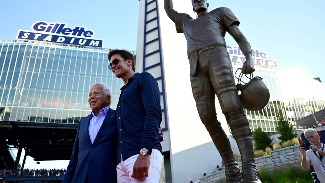 Eigene Statue: Brady verspottet Fans