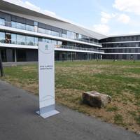 Der neue Campus in Frankfurt kommt den DFB teurer zu stehen, als zunächst angenommen. Die Sorgen im Verband wachsen. 