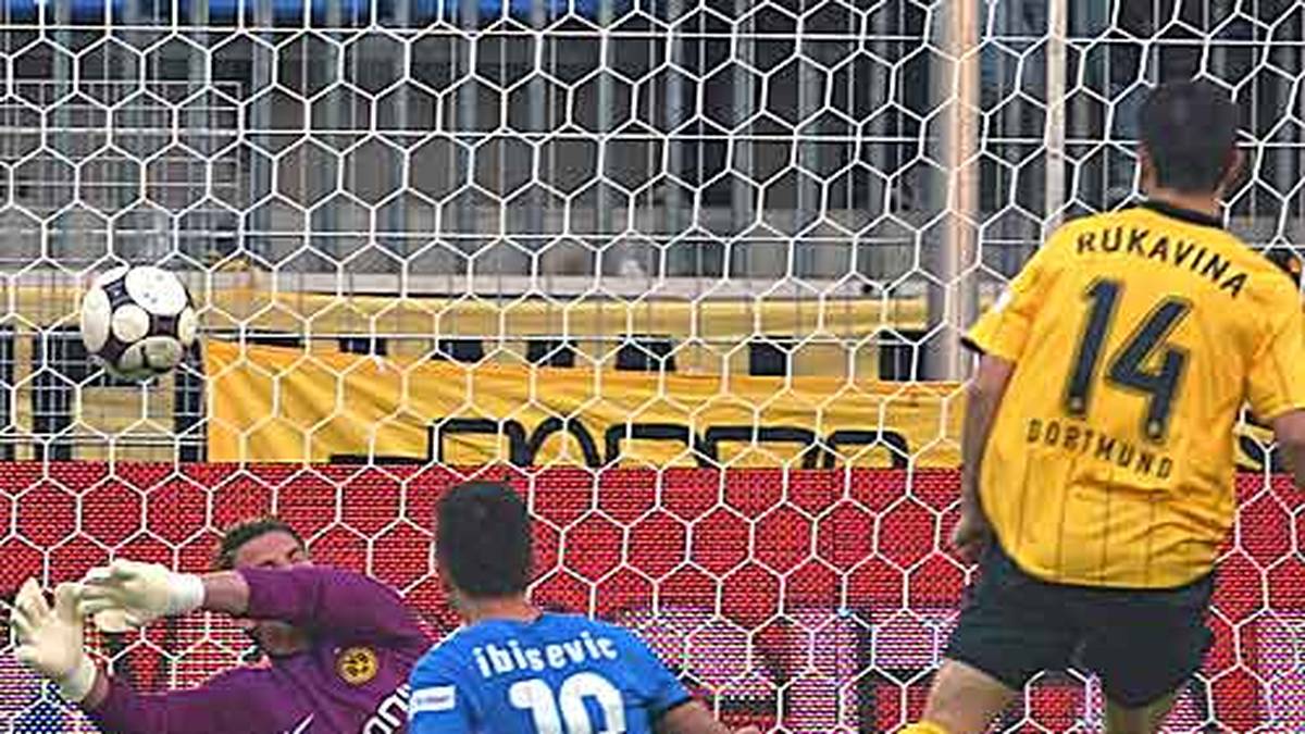 21. September 2009: Das erste Duell in der Bundesliga findet in Sinsheim statt und endet in einem Debakel für den BVB. Der starke Aufsteiger besiegt die Borussia mit 4:1. Vedad Ibisevic trifft doppelt