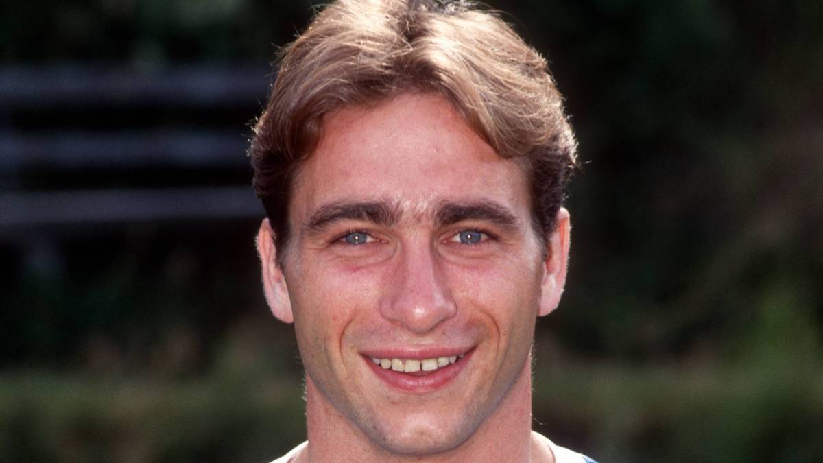 THORSTEN WÖRSDÖRFER (am 1.12. 1990): Der Libero ist nur ein halbes Jahr bei den Knappen - in dieser Zeit treibt sich Schalke in der 2. Liga herum 