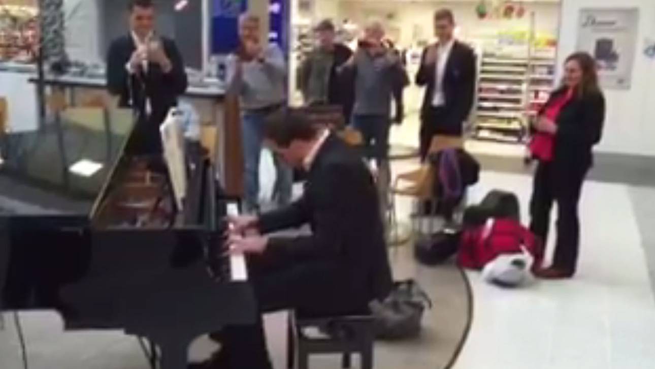 Gladbachs Drmic glänzt als Pianist