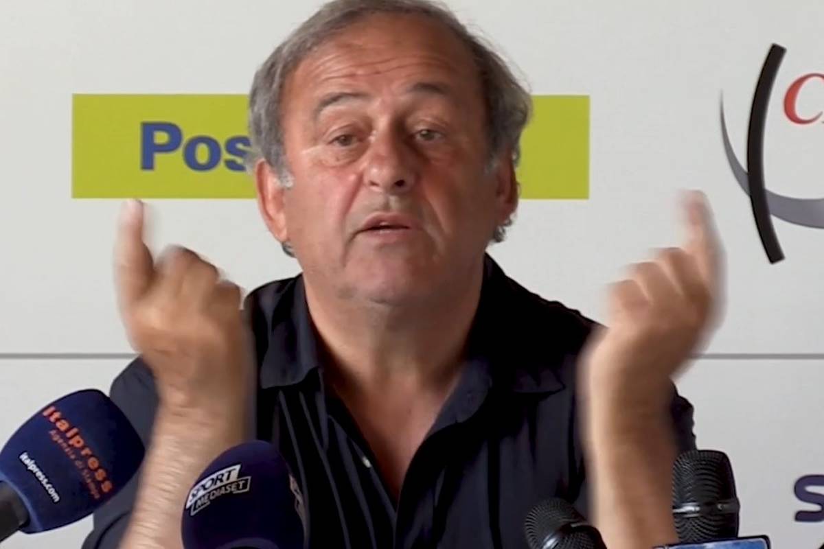 Michel Platini kritisiert die Klub-WM scharf. Der ehemalige UEFA-Präsident sieht vor allem Geldmacherei als Hauptgrund für die Erweiterung des Wettbewerbs.