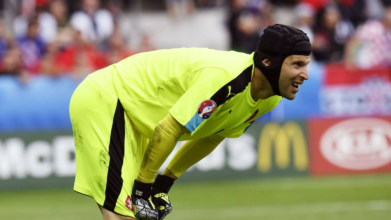 Tschechiens Keeper Cech tritt zurück